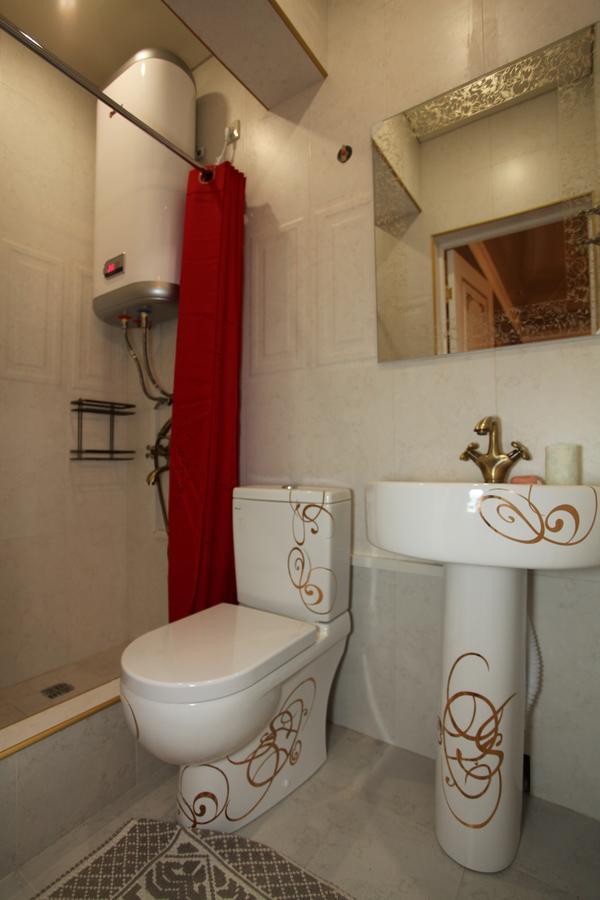 Guest House Esma Sukhumi Exterior photo